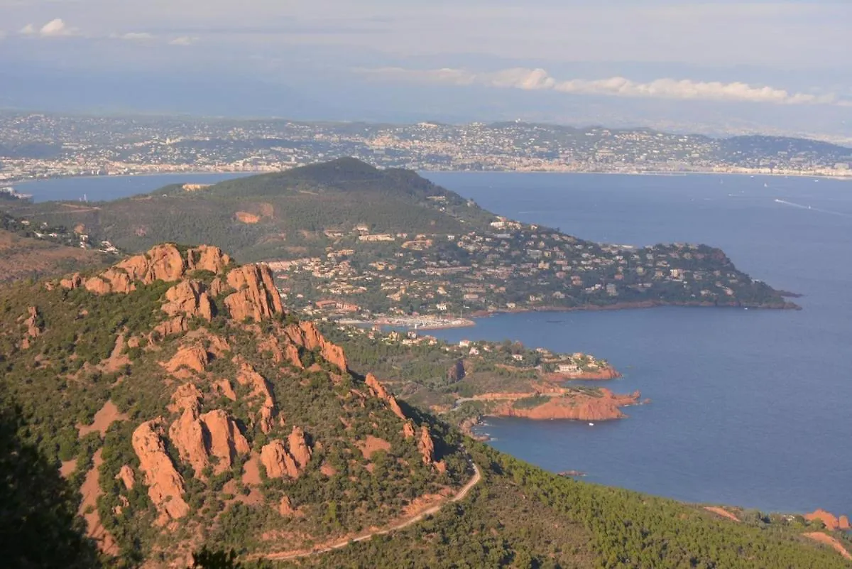 Tres Beau T2 A Cote De La Plage Saint-Raphael  Apartment