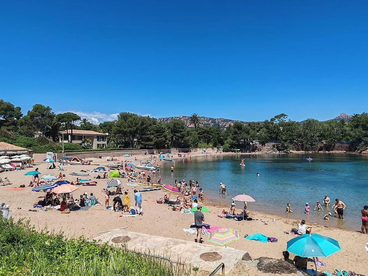 Tres Beau T2 A Cote De La Plage Saint-Raphael  France